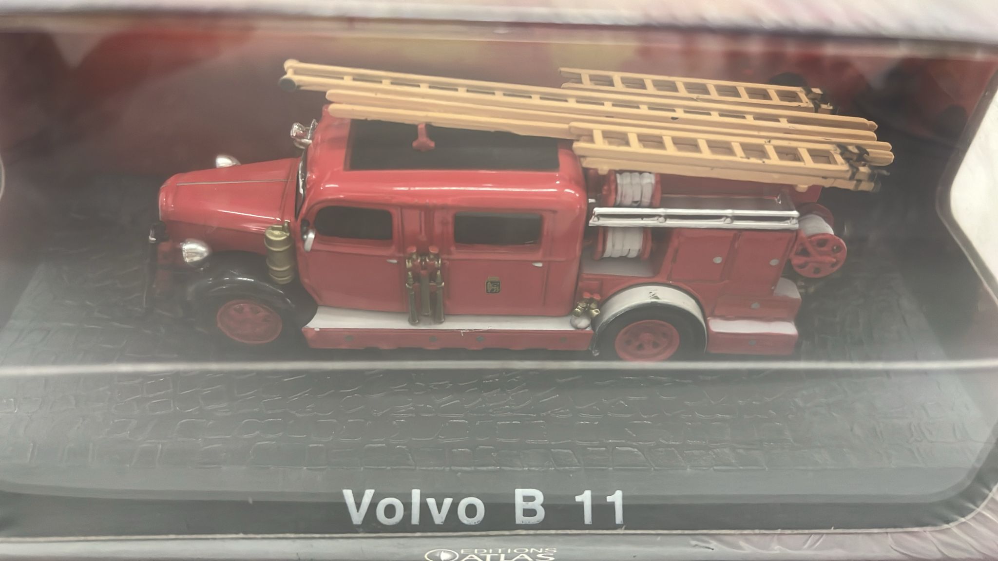 CAMION POMPIERI VOLVO B 11
